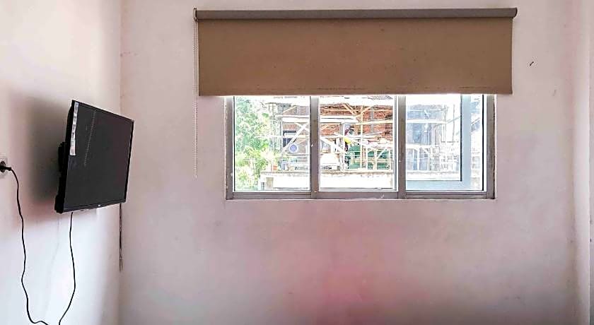 RedDoorz near Eco Green Park Batu