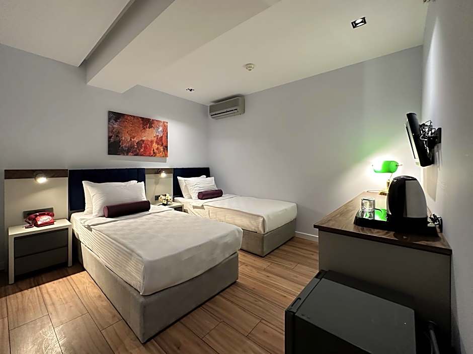 THE ROYALS HOTEL