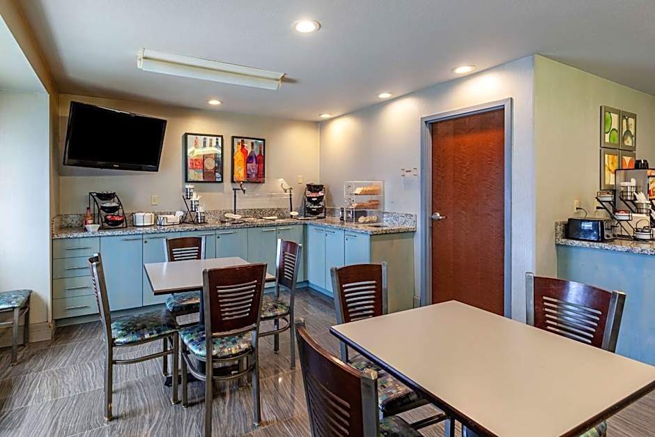 Best Western Plus Woodstock Inn & Suites