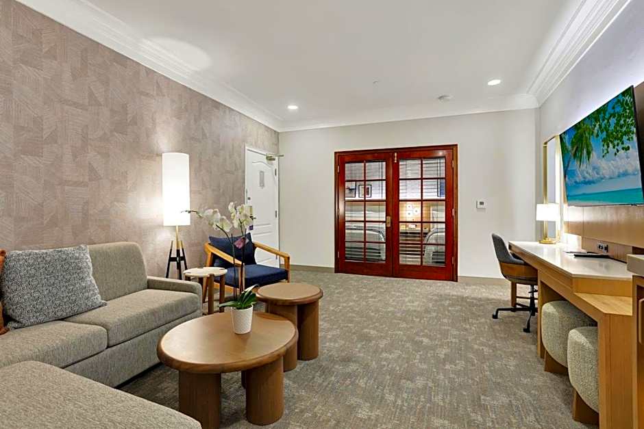 Best Western Plus Sunset Plaza Hotel