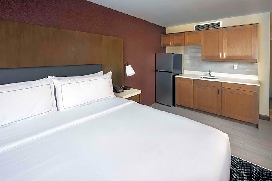 DoubleTree by Hilton Manhattan, KS