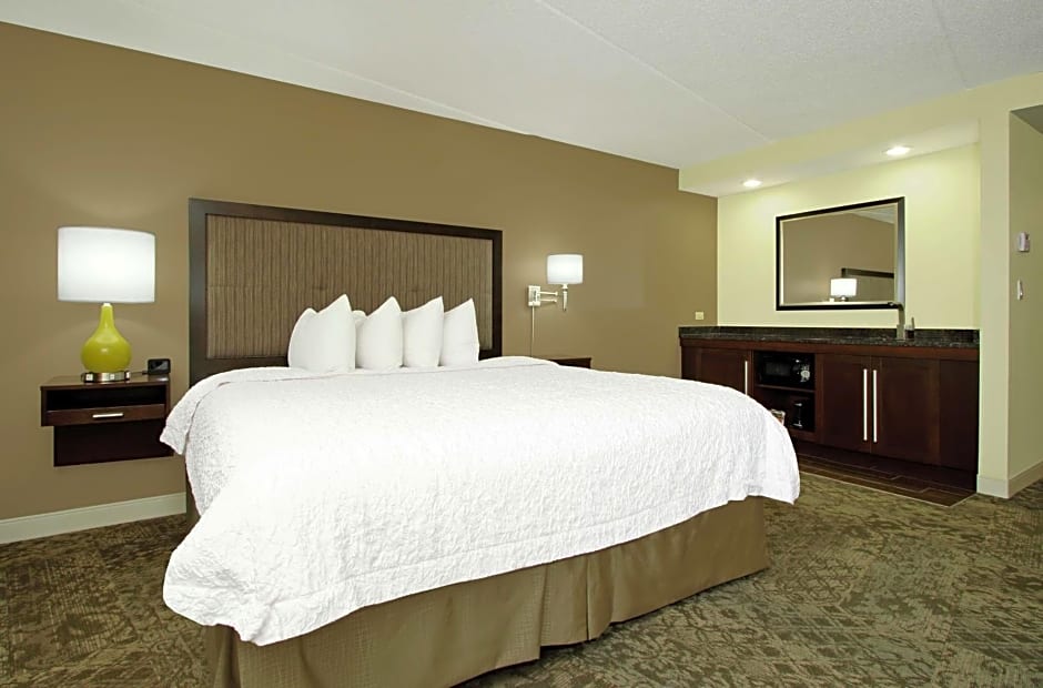 Hampton Inn By Hilton & Suites Rockville Centre, NY