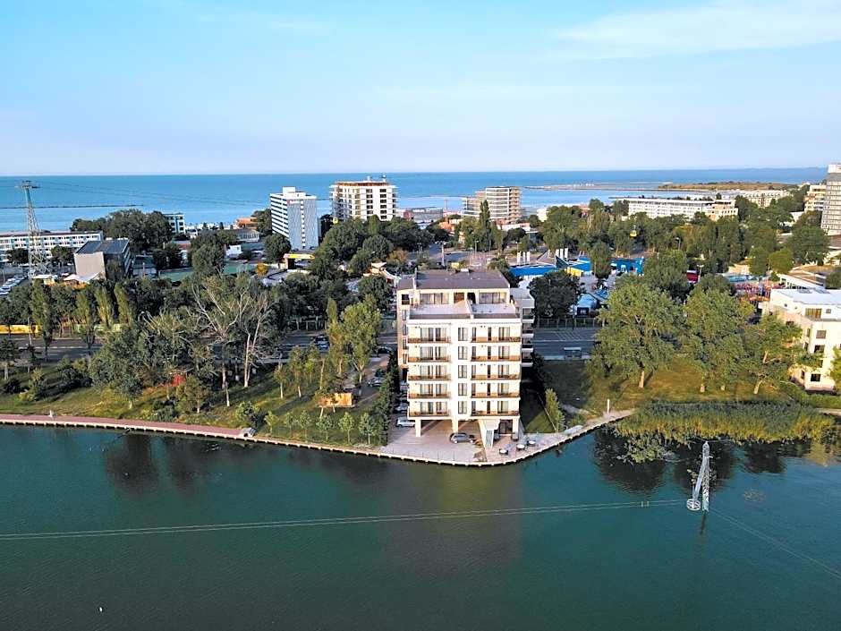 Solid Magic Apart Hotel