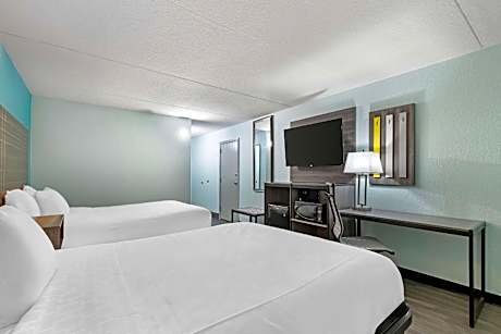 Quadruple Room with Two Queen Beds - Non Smoking