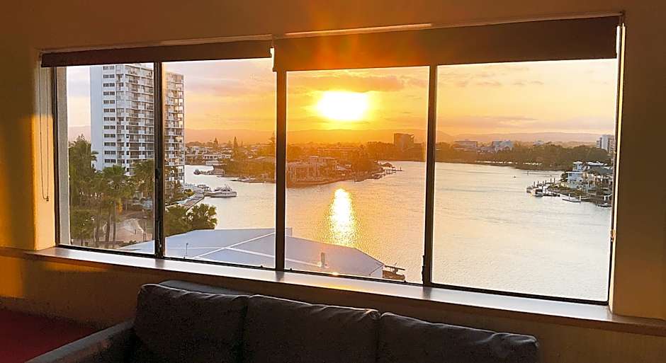 Tiki Hotel Apartments Surfers Paradise