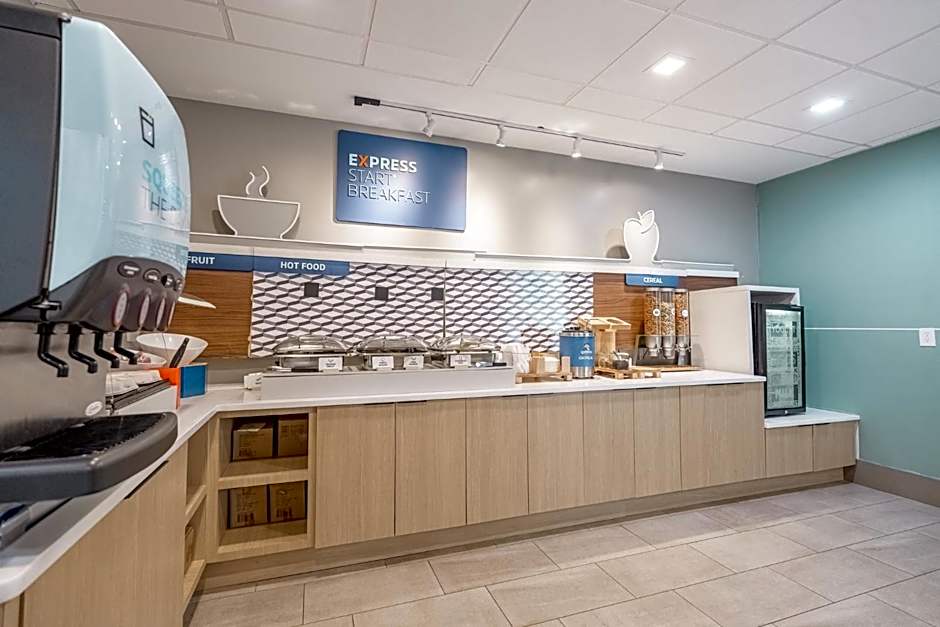 Holiday Inn Express Hotel & Suites Cocoa Beach By IHG