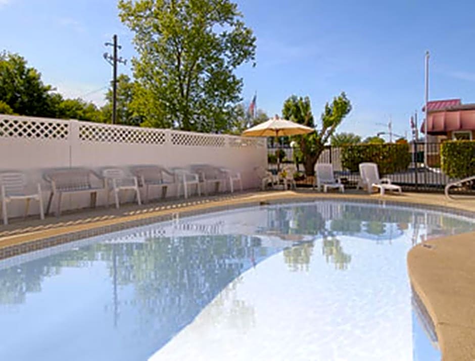 Super 8 by Wyndham Red Bluff