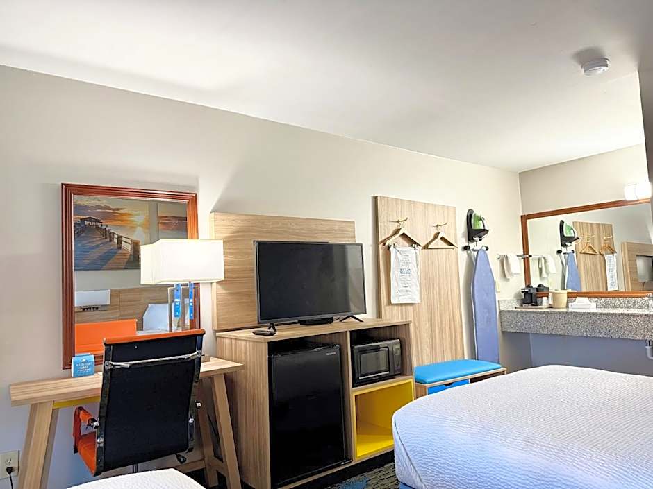 Days Inn by Wyndham Greenville