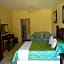 Heatherdale Guesthouse & Shuttle Services