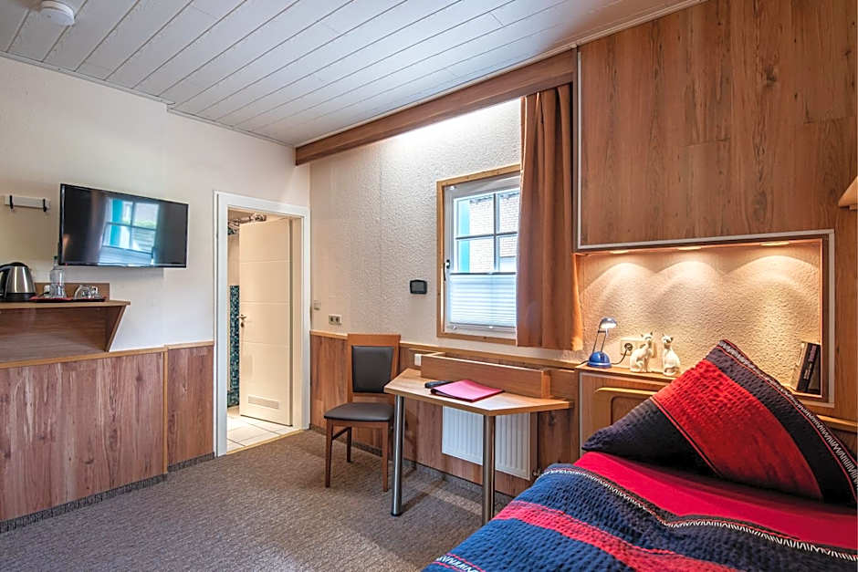 AKZENT Land-Hotel Zum Schwan, Garni WEILERSWIST-METTERNICH, 3 E-LADESTATIONEN, Nähe PHANTASIALAND, PALMENPARADIES Euskirchen