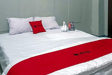 RedDoorz @ Hotel Yaki Mamuju