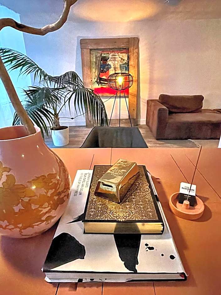 Atelier Raamwerk City Atelier Apartment for Friends and Families 125m2!