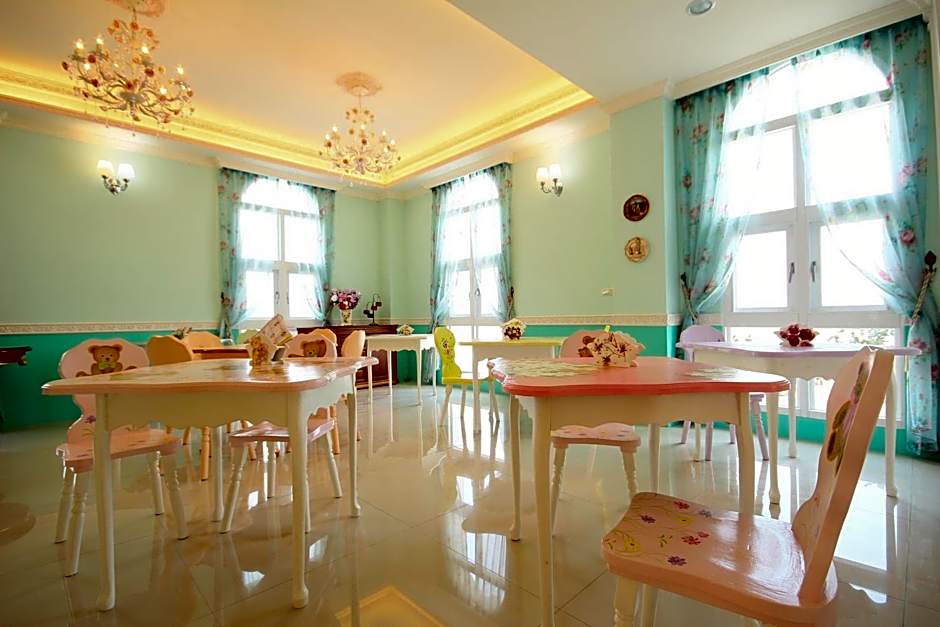 Decoupage Manor