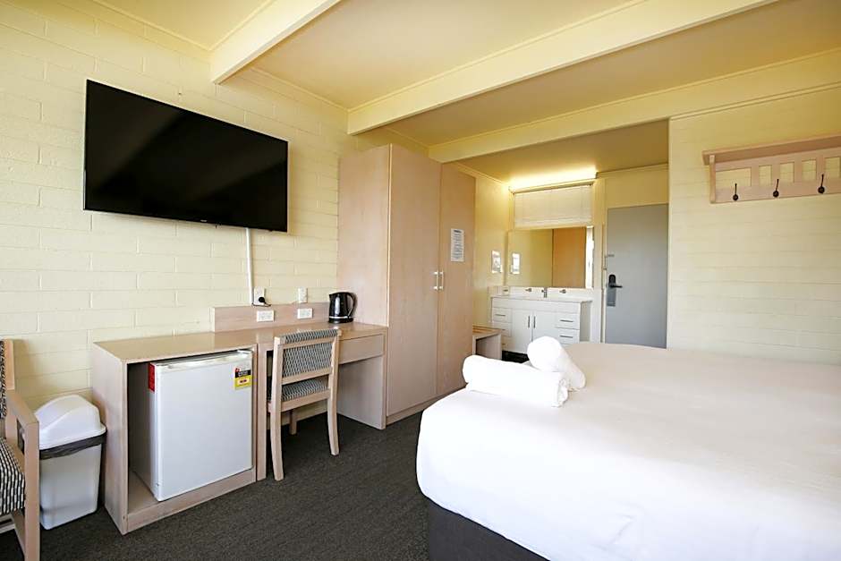 Lake Jindabyne Hotel