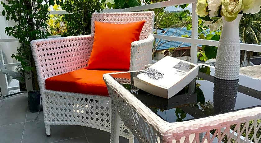 The BEACH CHA AM Residence