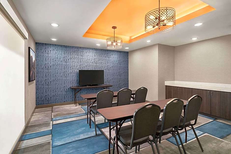 La Quinta Inn & Suites by Wyndham San Bernardino