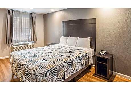 1 Queen Bed | Non-Smoking, Micfridge
