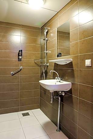 Twin Room with Private Bathroom