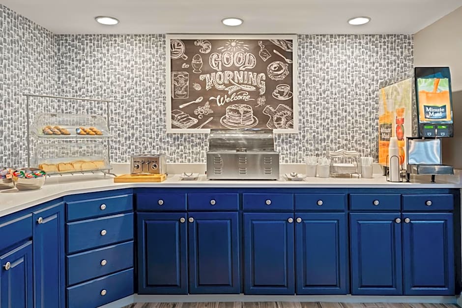 AmericInn by Wyndham Bismarck