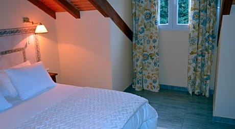 Single Room + access to  the outdoor thermal pools