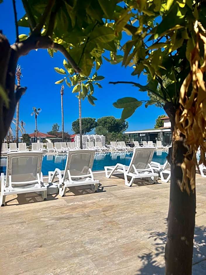 La Benata Beach Hotel