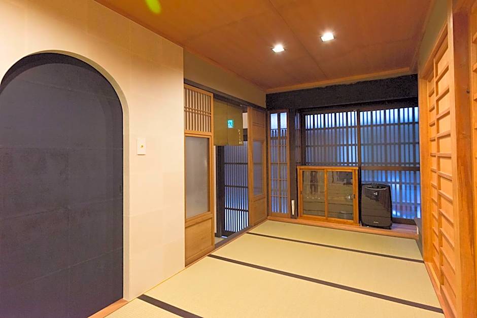 Kakishibu an Machiya House