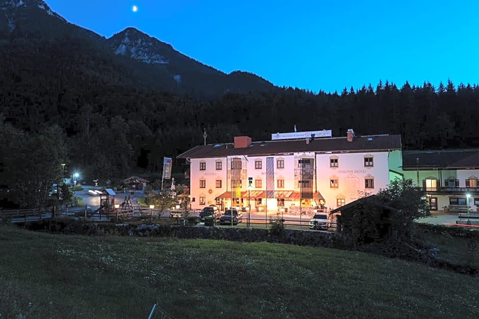 Aktivhotel & Gasthof Schmelz Ihr Urlaubs Hotel in Inzell mit Wellness Hallenbad, Alpensauna & Dampfbad