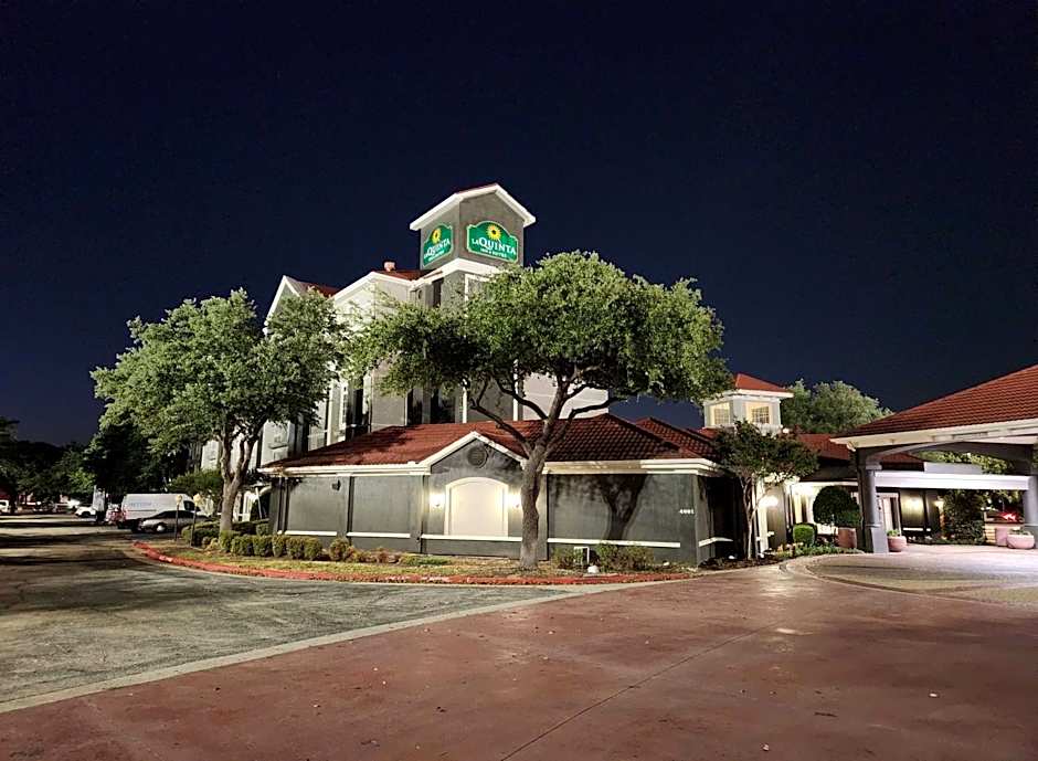 La Quinta Inn & Suites by Wyndham Dallas Arlington South