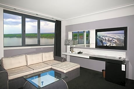 Executive Junior Suite with River View and Free Parking