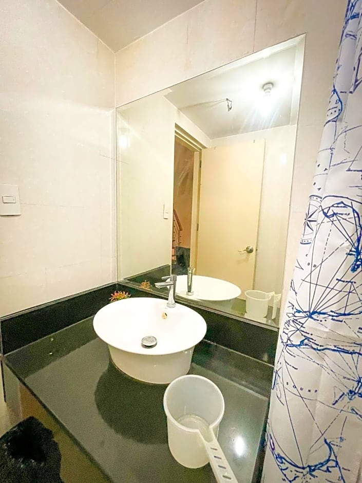 Lovely 1BR Loft in BGC up to 6pax