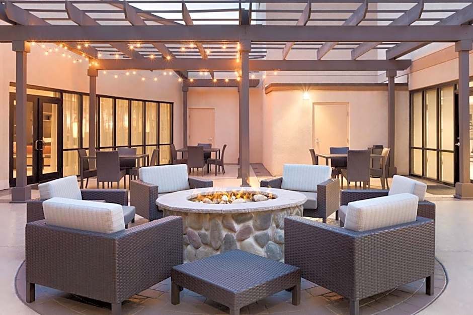 Courtyard by Marriott Charlotte Airport North