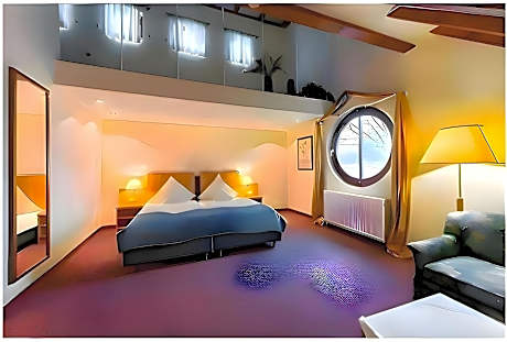 Family Room (Connecting Door)