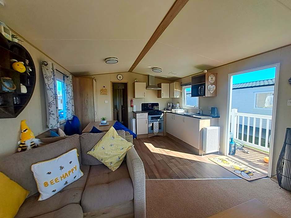 N & V Caravan Sand le mere