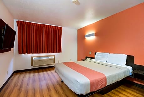 King Suite with Spa Bath - Smoking