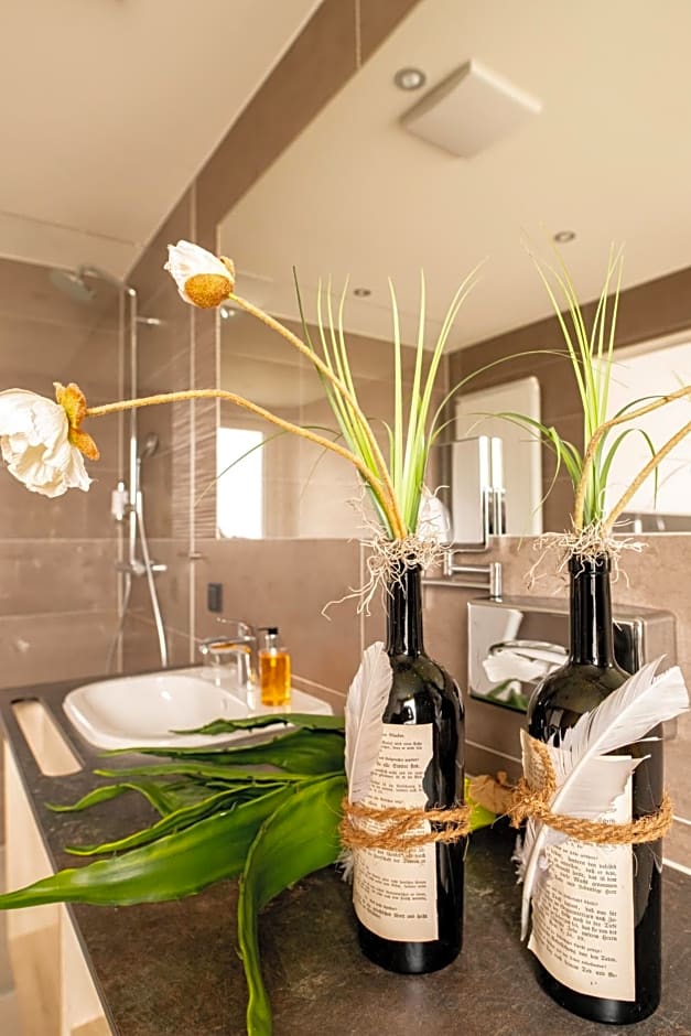 Photo 1 of 6 of Suite