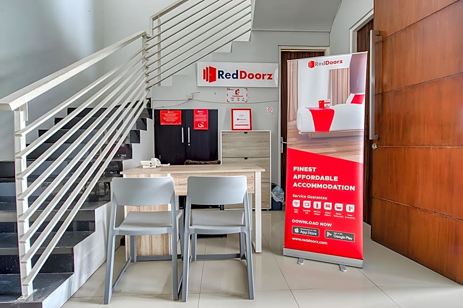 RedDoorz near Surabaya Zoo
