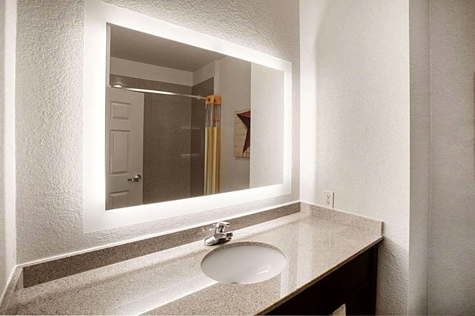 La Quinta Inn & Suites by Wyndham Mansfield