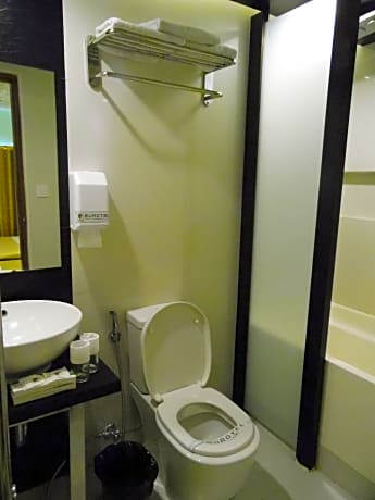 Standard Room, 1 Queen Bed