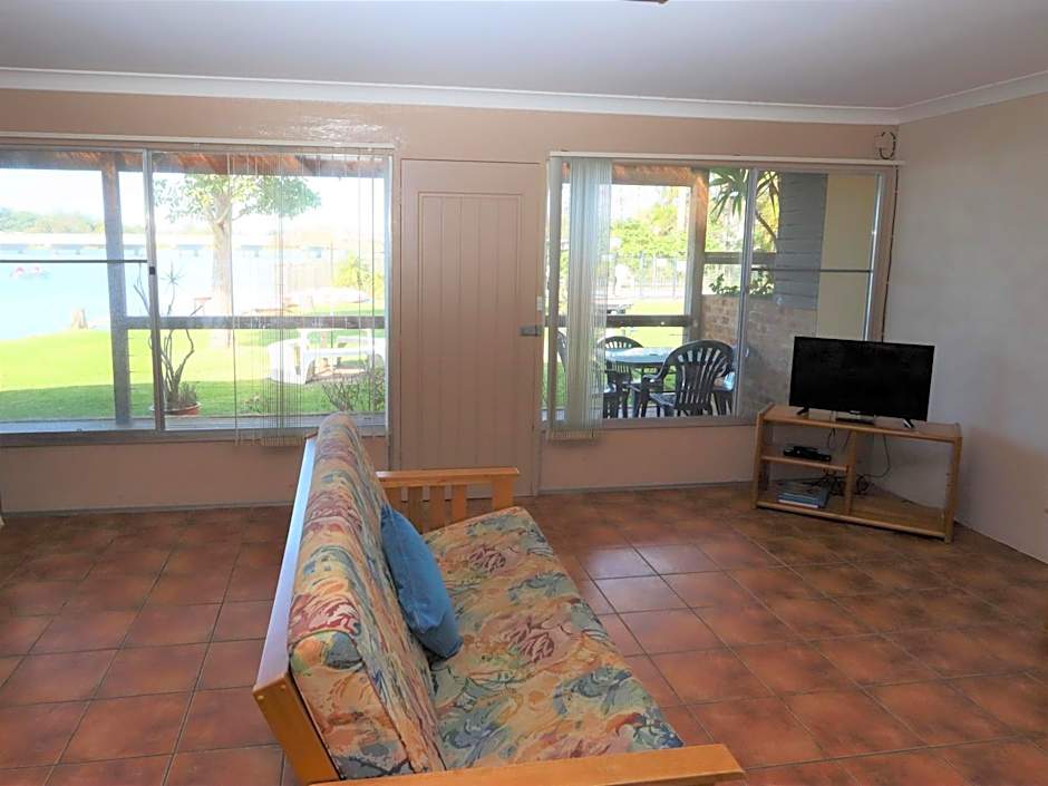 Lake Edge Apartments