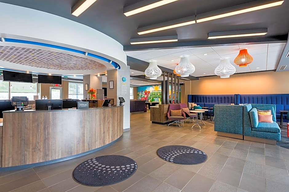 Tru by Hilton Radford, VA