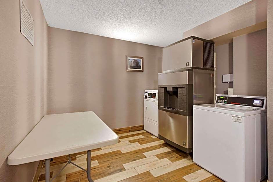 La Quinta Inn & Suites by Wyndham DC Metro Capitol Beltway