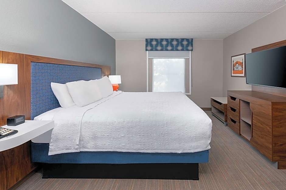 Hampton Inn & Suites Charlottesville at the University