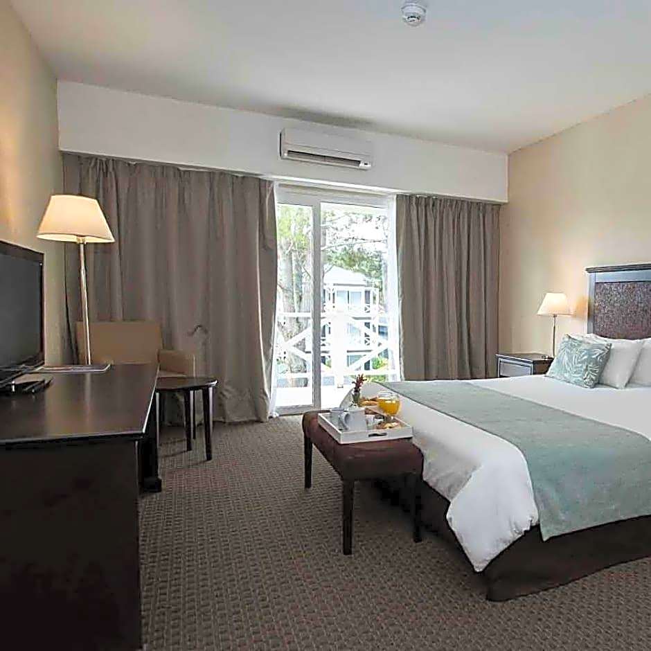 Howard Johnson Hotel & Convention Center Madariaga - Carilo