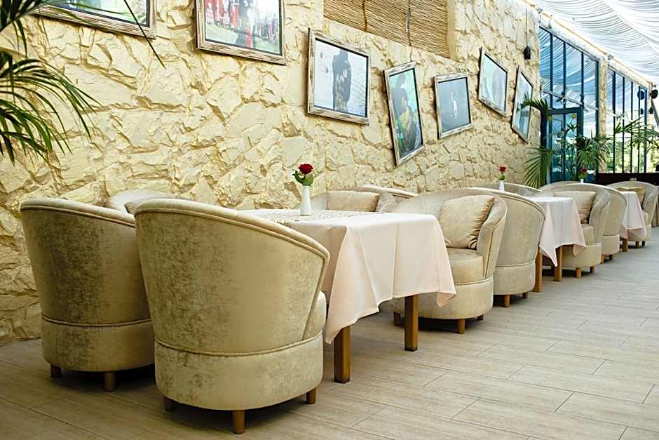 Nadiya Hotel