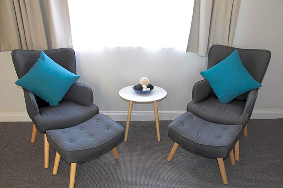 Country Gardens Motel