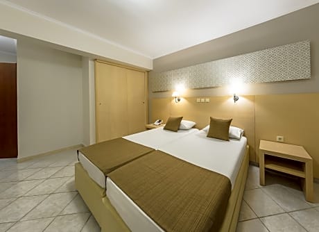 Standard Twin/Double room with Pool View