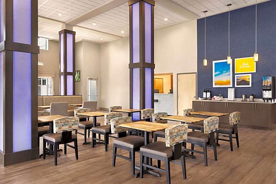 Days Inn & Suites by Wyndham Bowling Green