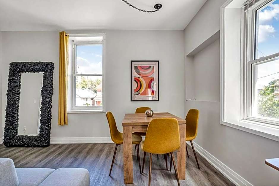 Chic Mid-Century Flat Downtown