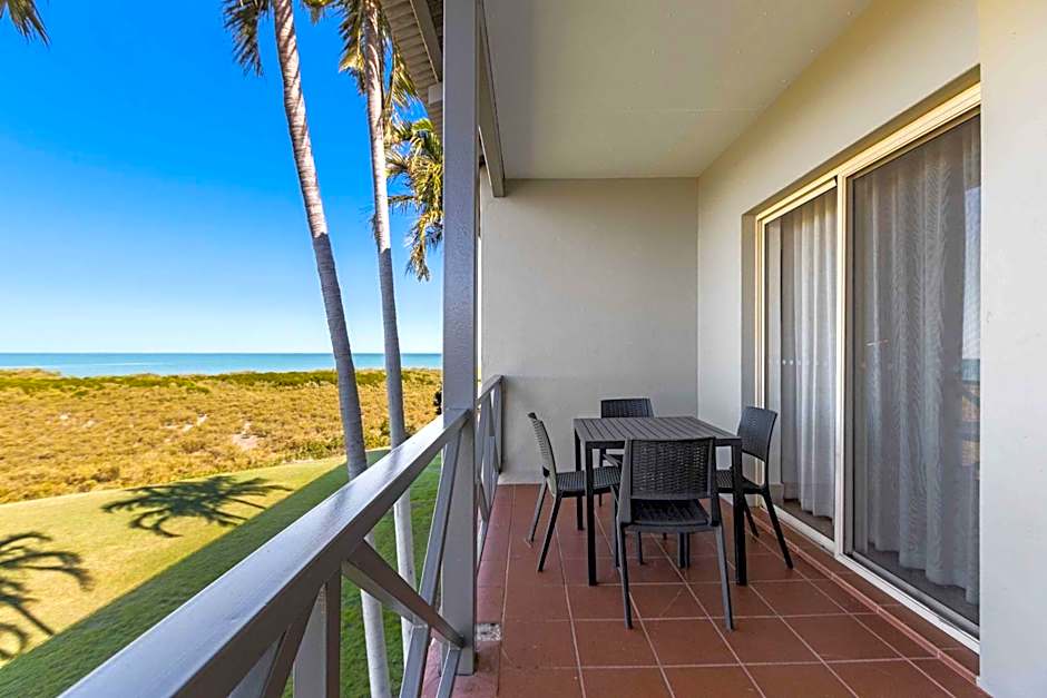 Moonlight Bay Suites