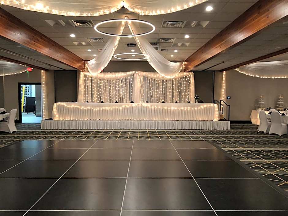 Holiday Inn & Suites St. Cloud By IHG